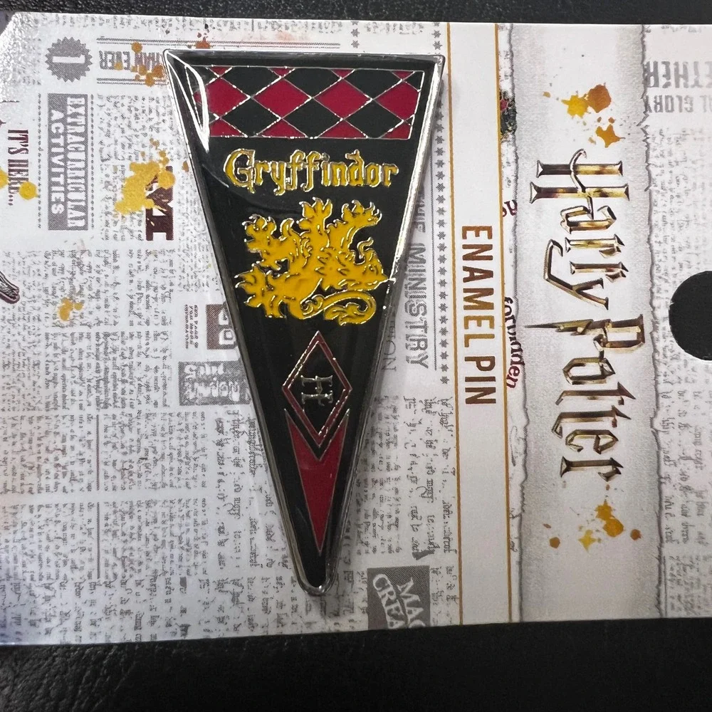 Harry Potter Gryffindor Enamel Pin Loungefly Ages 8-13 New on Card